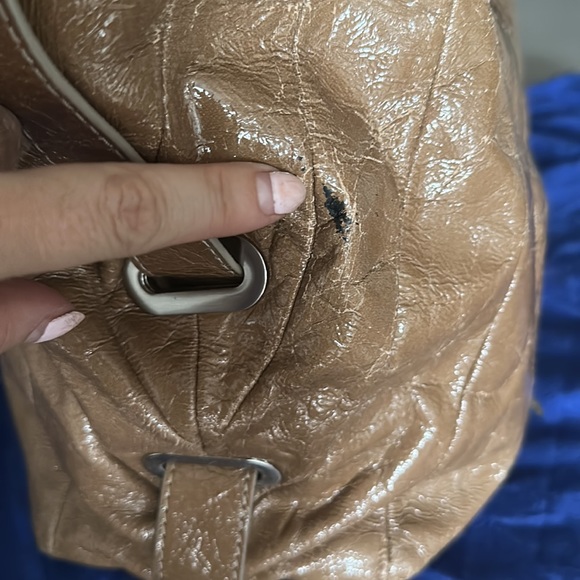 Stuart Weitzman Vintage Tan Crackle Leather Hobo Bag With Bag Charm and Dust Bag - Picture 9 of 12